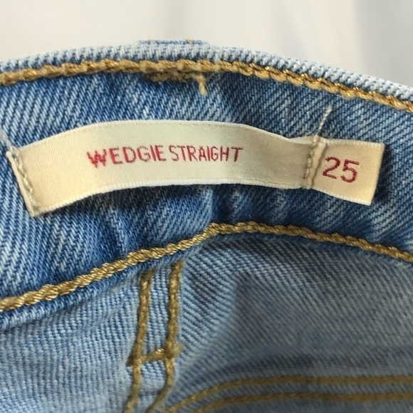 Levi's Wedgie Light Wash Distressed Knee Straight Leg Jeans 25 - Picture 6 of 6